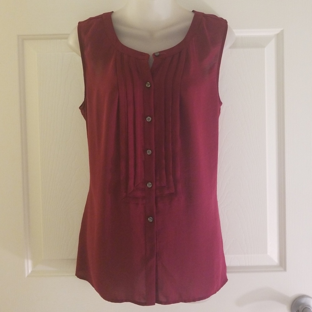 Banana Republic sleeveless blouse with pleated de